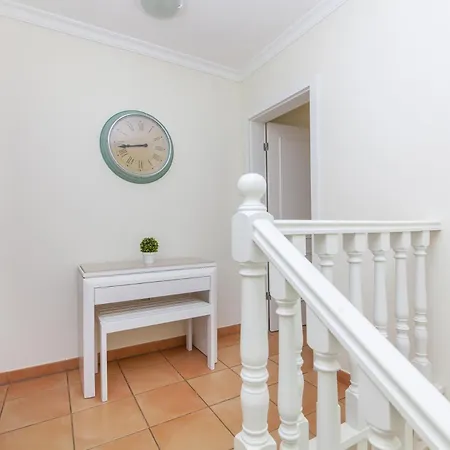 B85 - Seasun Step In Da Rocha